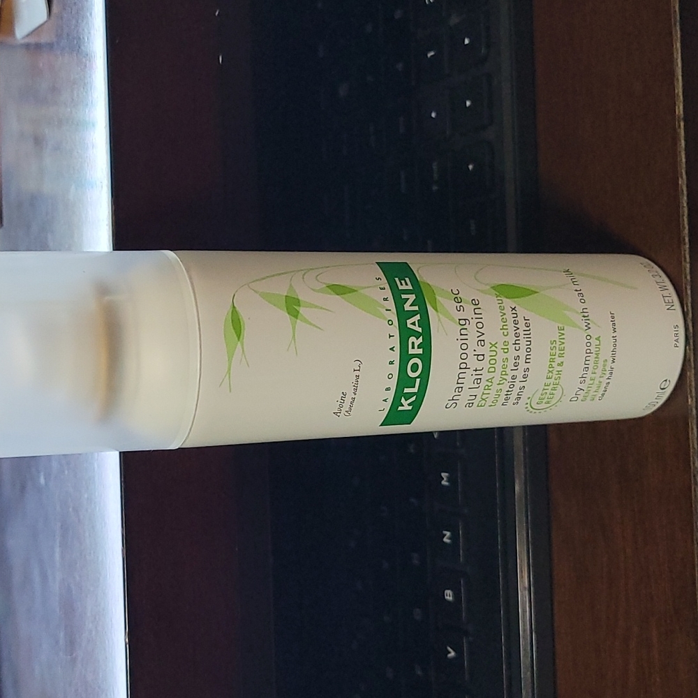 Klorane dry shampoo with oat milk